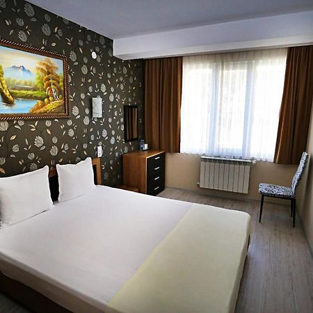 Apart Hotel Central Momchilgrad Eksteriør bilde