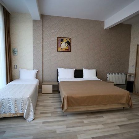 Apart Hotel Central Momchilgrad Eksteriør bilde