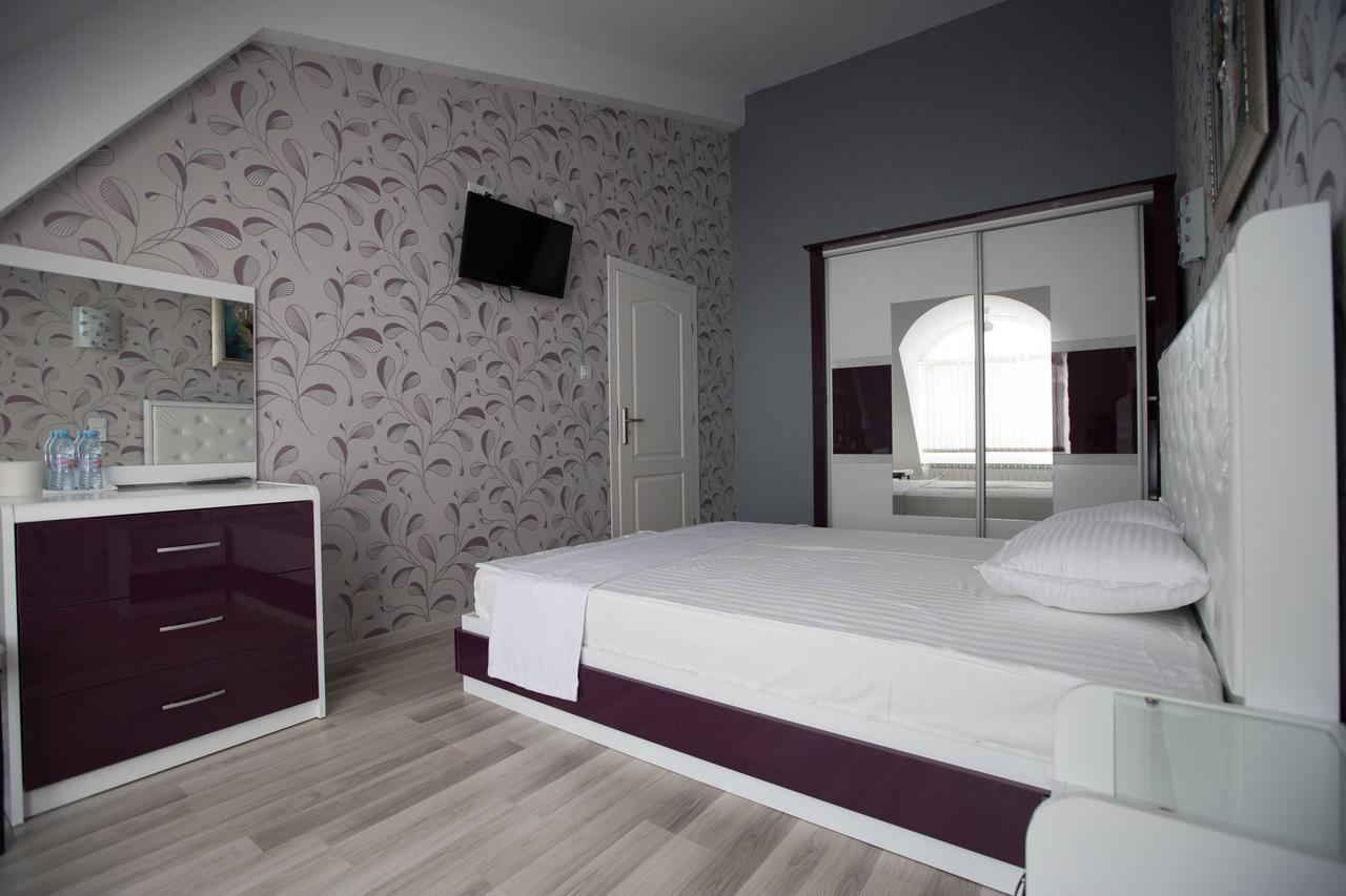Apart Hotel Central Momchilgrad Eksteriør bilde