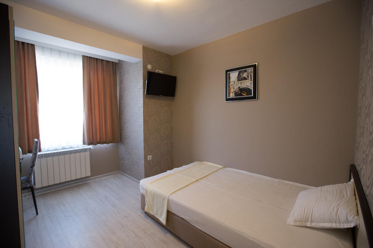Apart Hotel Central Momchilgrad Eksteriør bilde