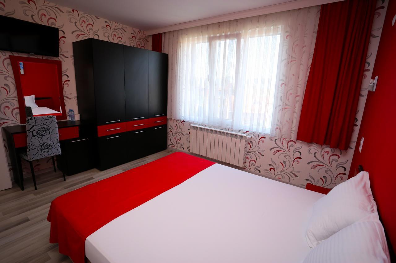 Apart Hotel Central Momchilgrad Eksteriør bilde