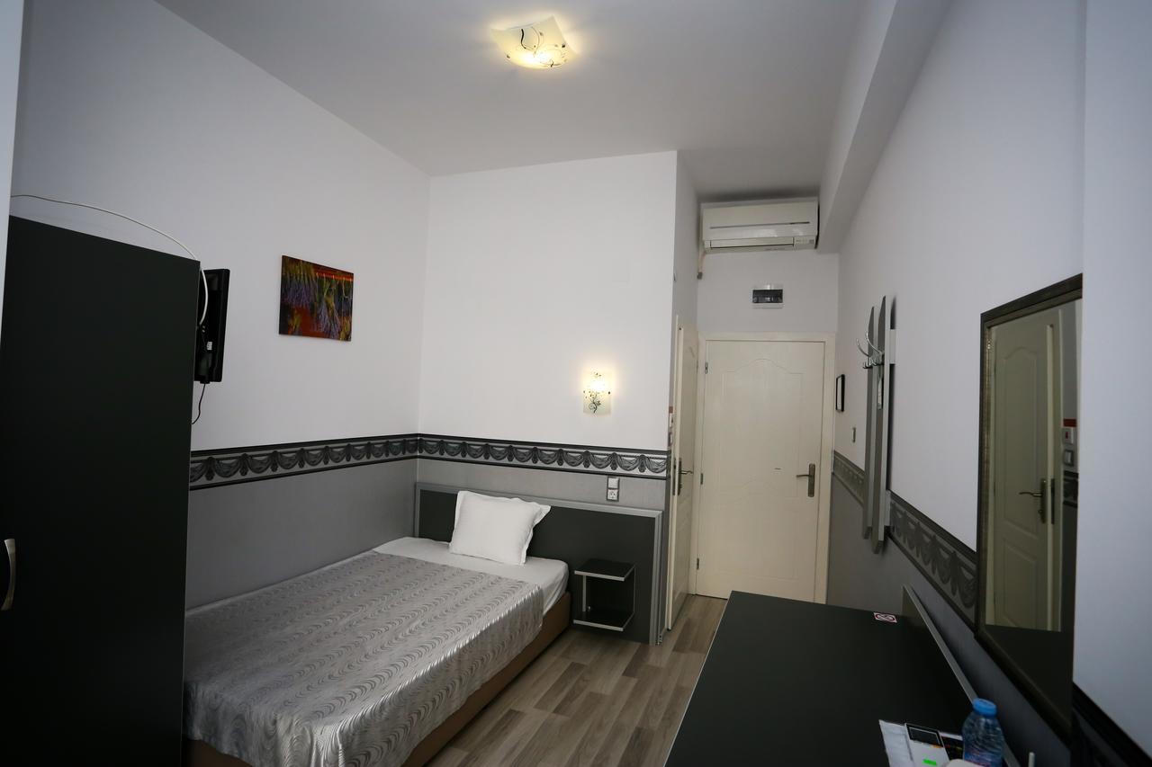 Apart Hotel Central Momchilgrad Eksteriør bilde