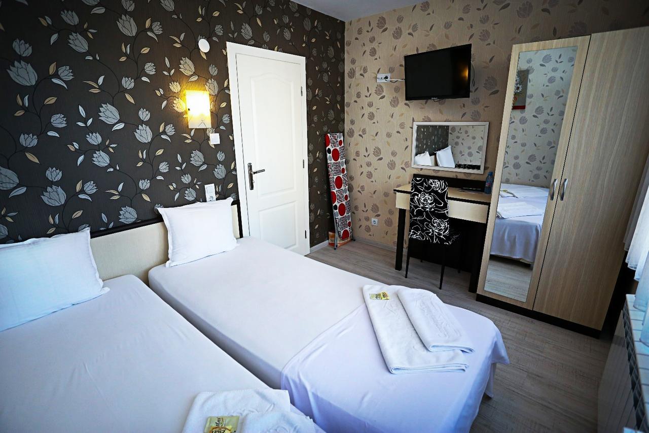 Apart Hotel Central Momchilgrad Eksteriør bilde