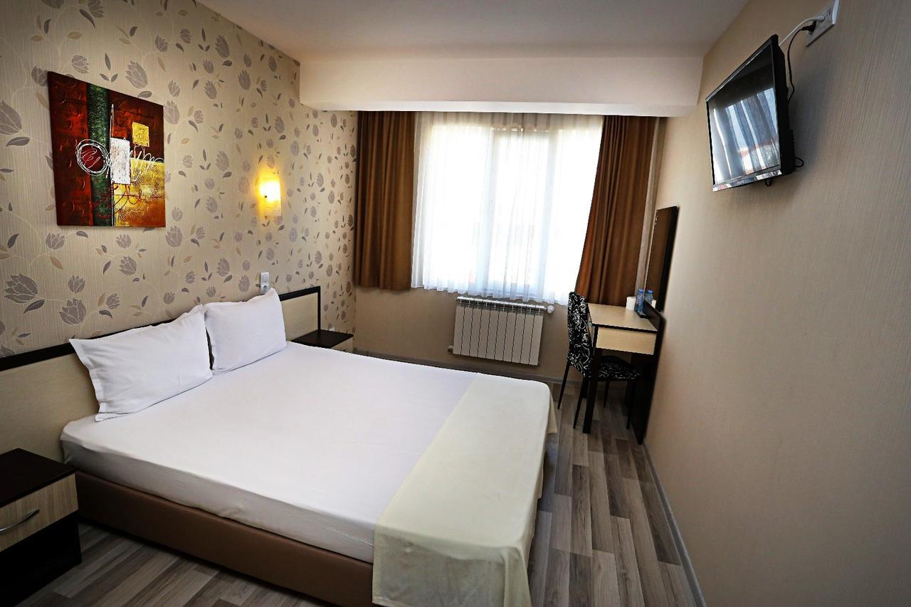 Apart Hotel Central Momchilgrad Eksteriør bilde