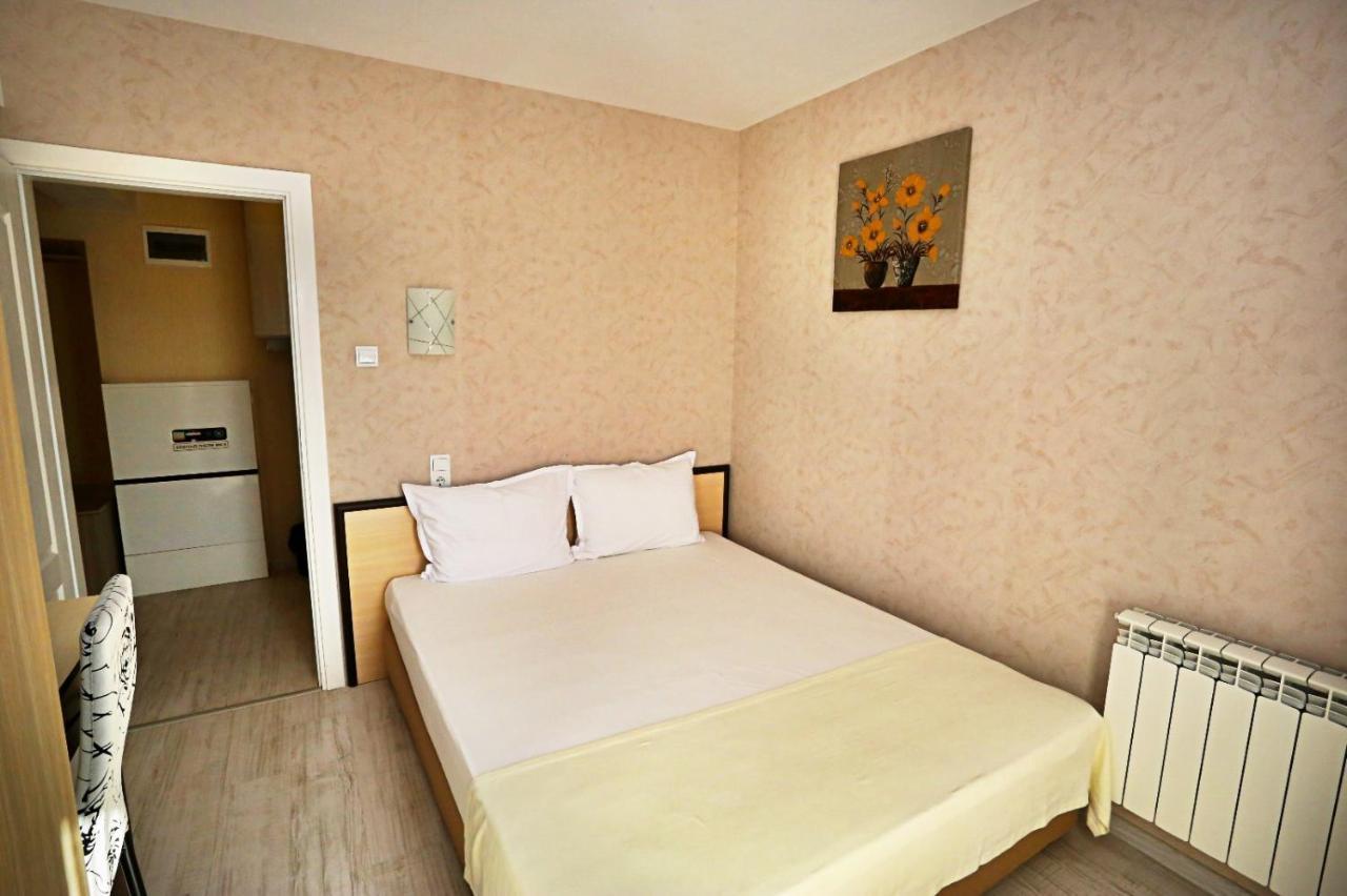 Apart Hotel Central Momchilgrad Eksteriør bilde