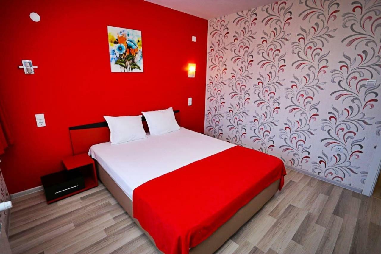 Apart Hotel Central Momchilgrad Eksteriør bilde